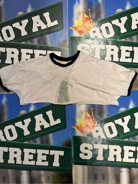 Paramore cropped Tee with Black Trim and Graphic